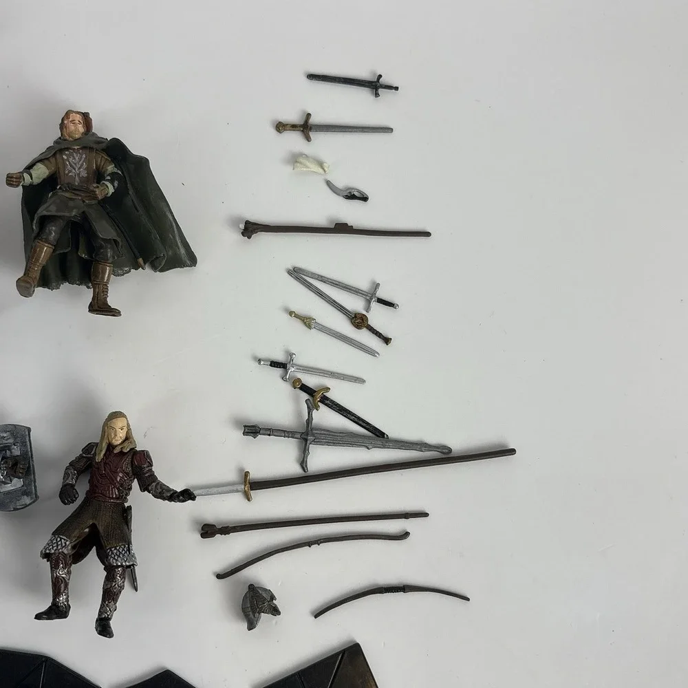 Lord Rings Middle Earth Hobbit Miniature Action Figure Lot Weapons Stands Toy